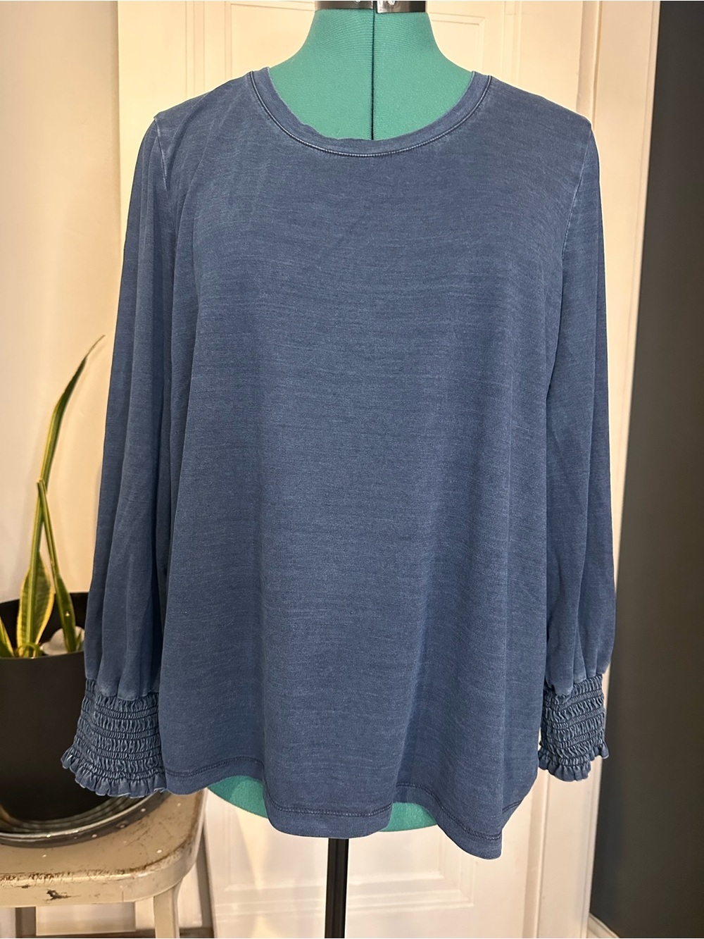 Chico's Indigo Blue Long-Sleeve Tee with Smocked Cuffs size 3 XL